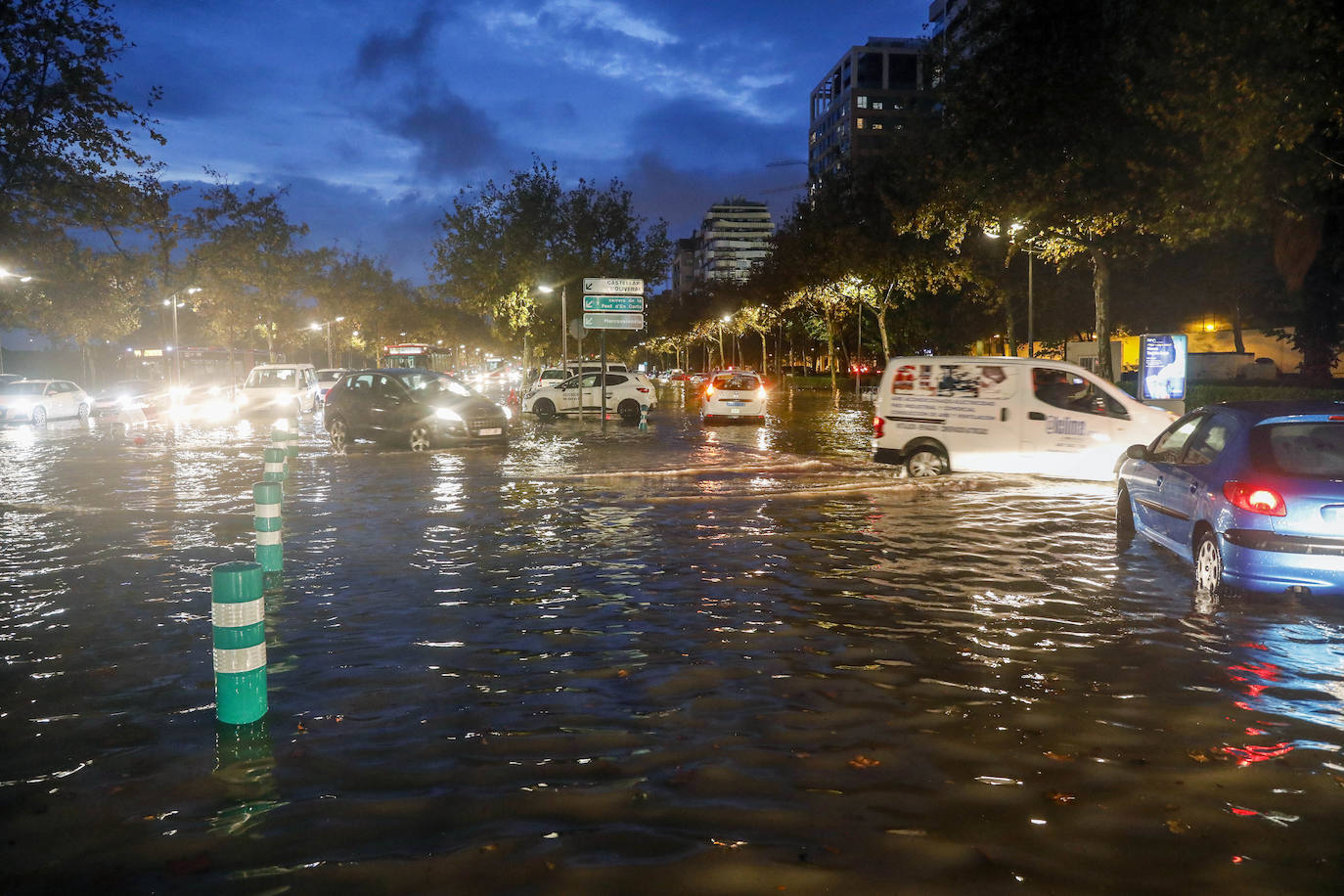 Fotos: Una fuerte tromba descarga sobre la ciudad de Valencia