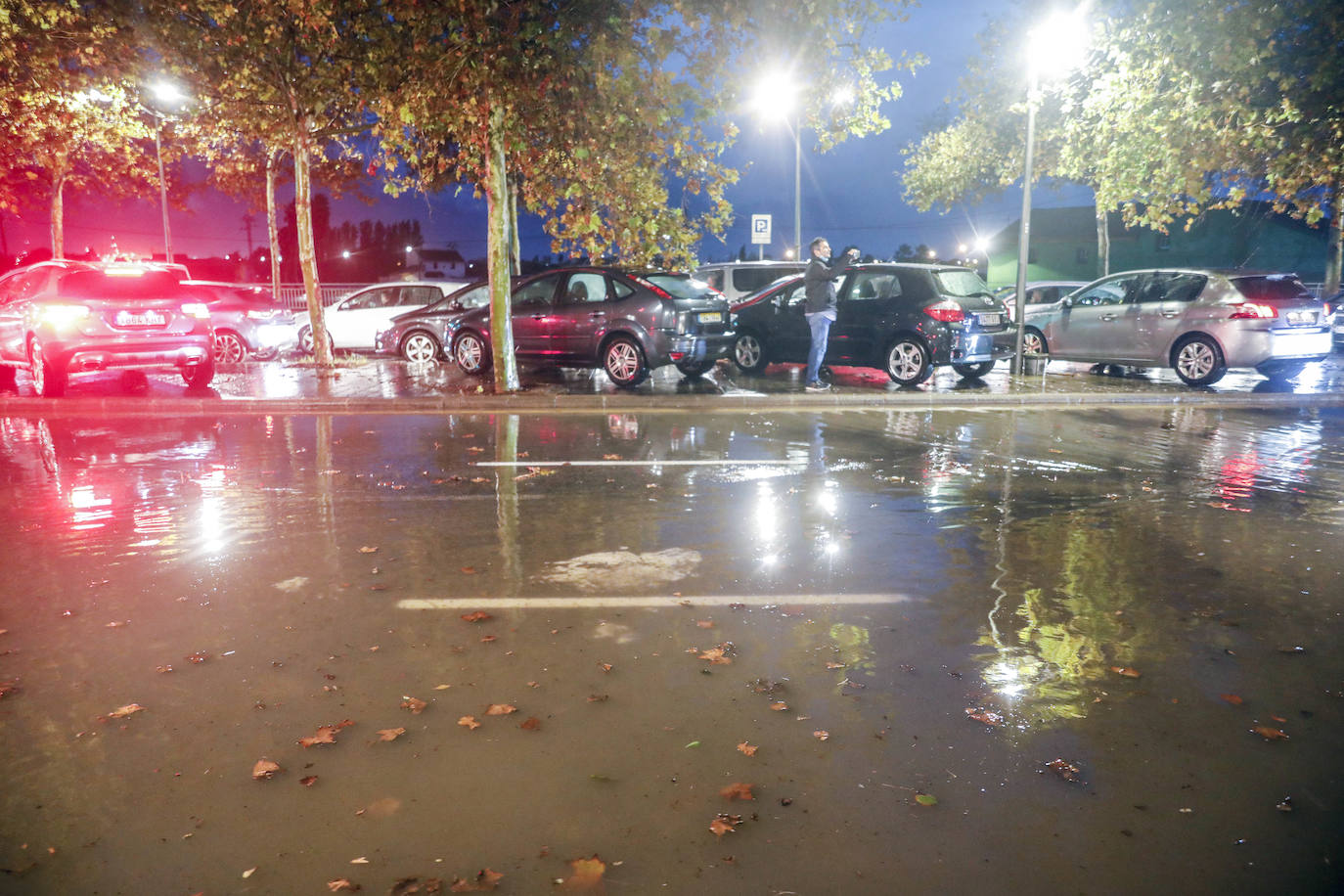 Fotos: Una fuerte tromba descarga sobre la ciudad de Valencia