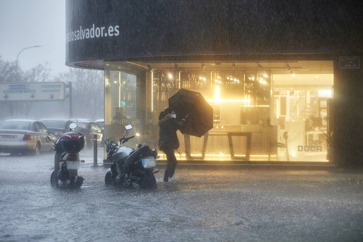 Fotos: Una fuerte tromba descarga sobre la ciudad de Valencia