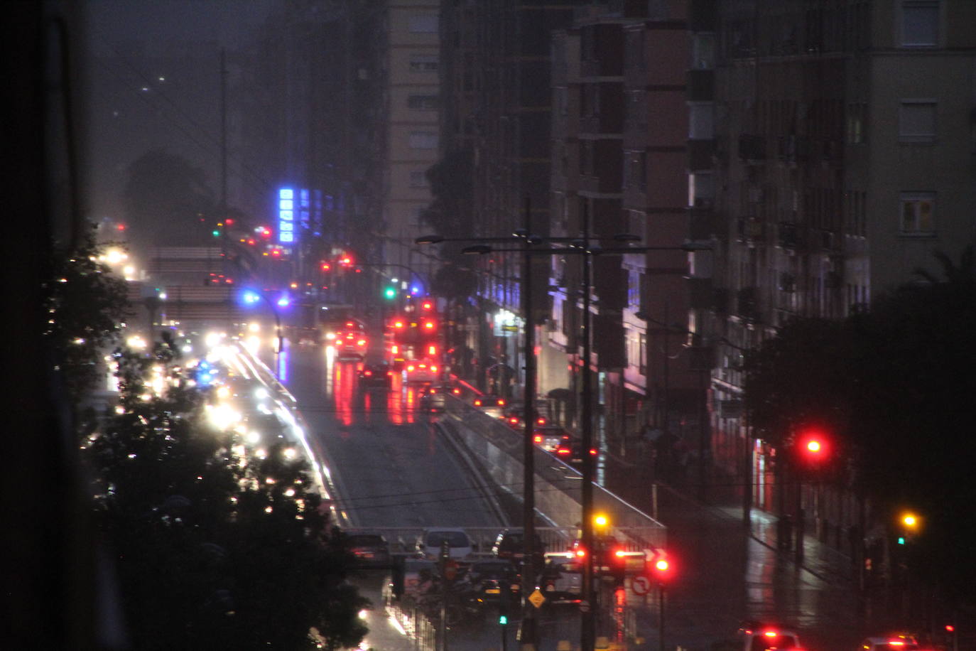 Fotos: Una fuerte tromba descarga sobre la ciudad de Valencia