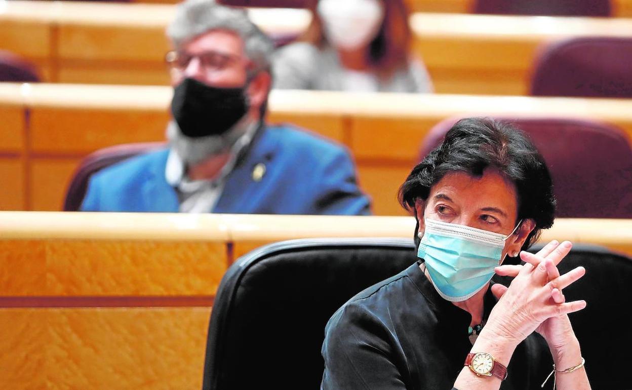 La ministra de Educación, Isabel Celaá, durante la sesión de control al Gobierno celebrada el martes. 