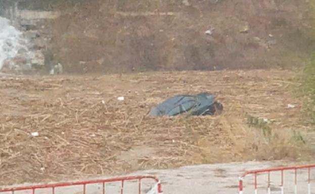 Vídeo: el barranco de Paiporta arrastra un coche durante el temporal