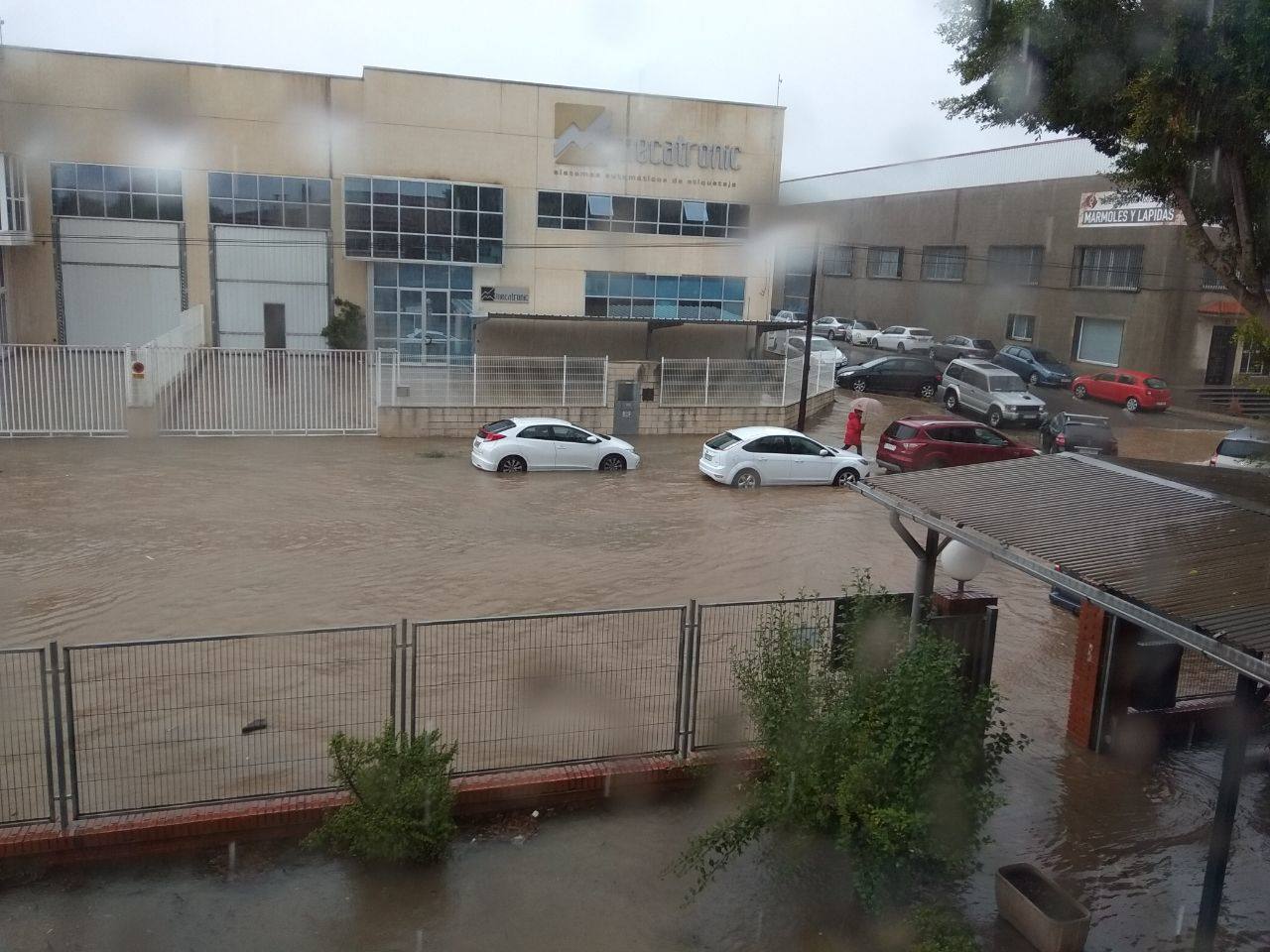 Colegio Carmen Picó en Alzira, totalmente inundado. 