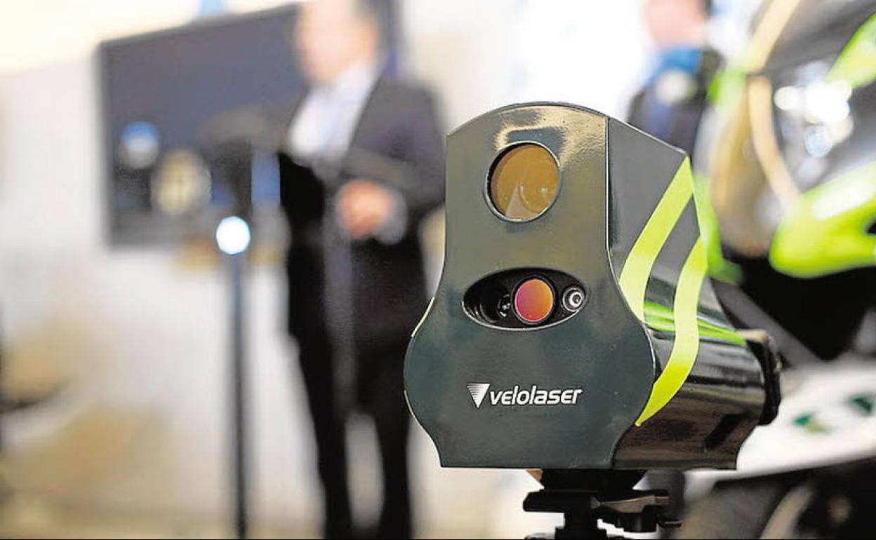 Radar Velolaser utilizado por la Guardia Civil de Tráfico en las carreteras españolas.