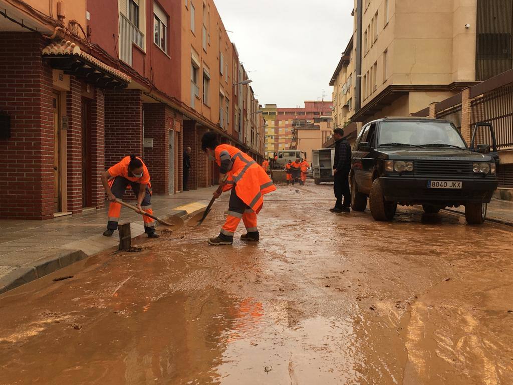 Tareas de limpieza en Benifaió