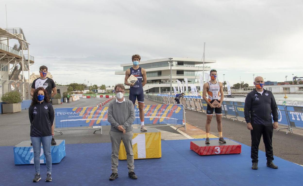 Los ganadores, en el podio