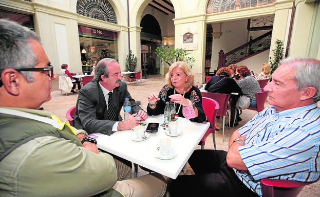 Debate. Uceda, Casañ, Ordóñez y Company charlan en la cafetería de La Nau