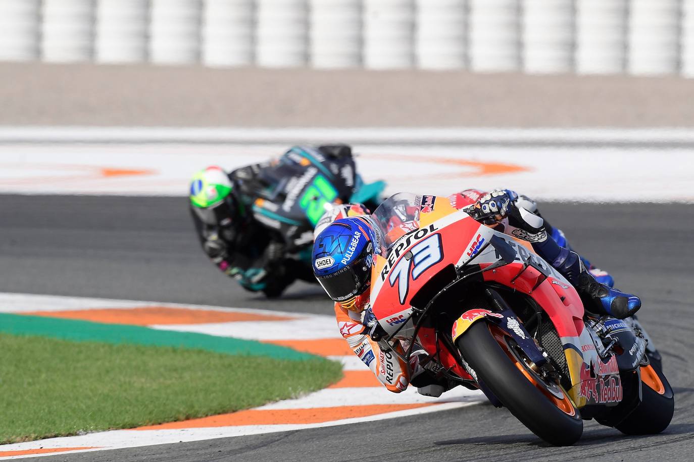 El Circuit Ricardo Tormo de Cheste acoge las carreras del Mundial un año más. Moto3, Moto2 y MotoGP, tres campeonatos que siguen muy vivos en la recta final de la temporada