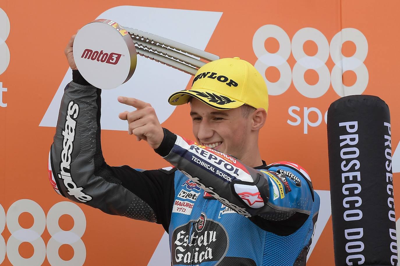 El Circuit Ricardo Tormo de Cheste acoge las carreras del Mundial un año más. Moto3, Moto2 y MotoGP, tres campeonatos que siguen muy vivos en la recta final de la temporada