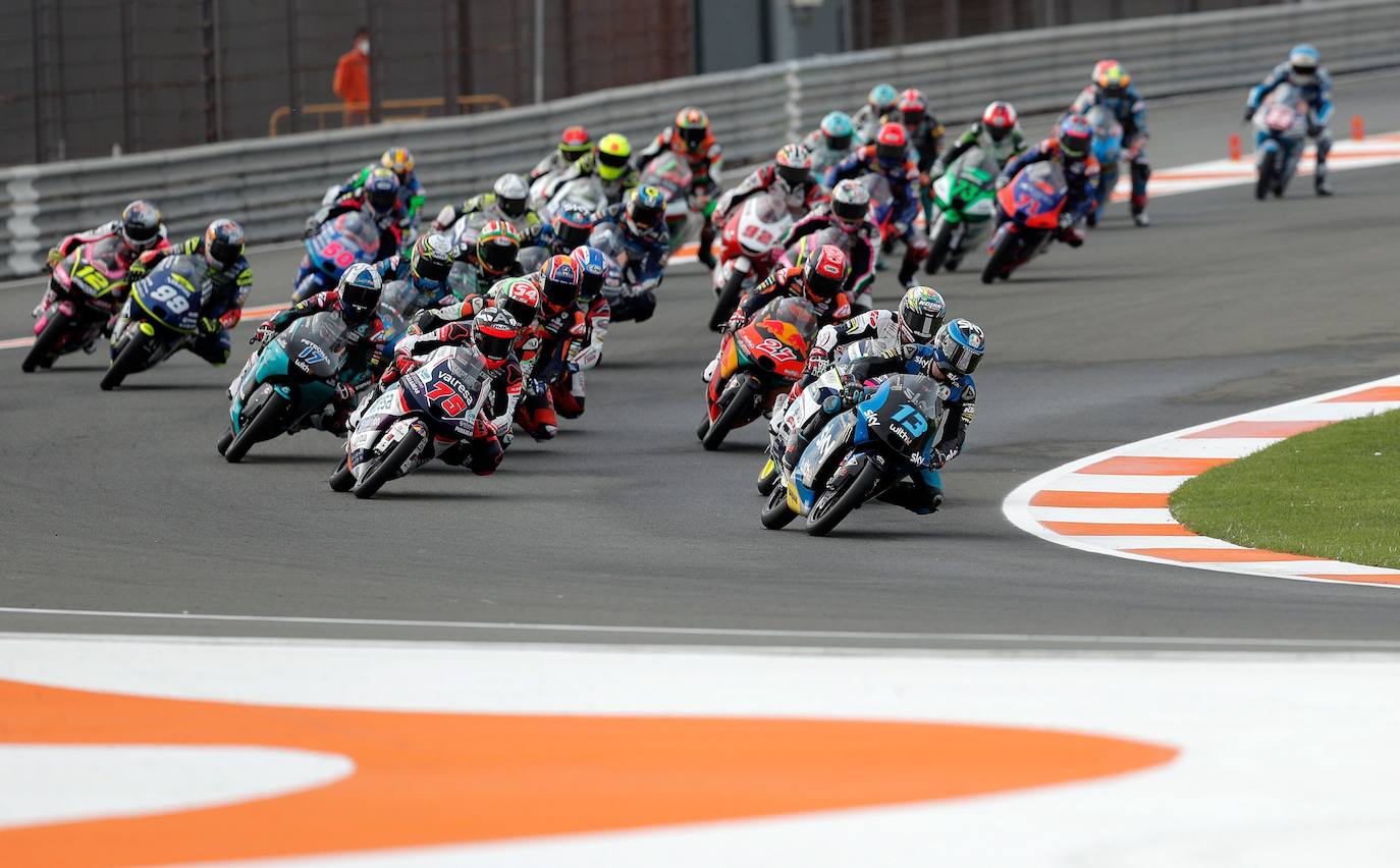 El Circuit Ricardo Tormo de Cheste acoge las carreras del Mundial un año más. Moto3, Moto2 y MotoGP, tres campeonatos que siguen muy vivos en la recta final de la temporada