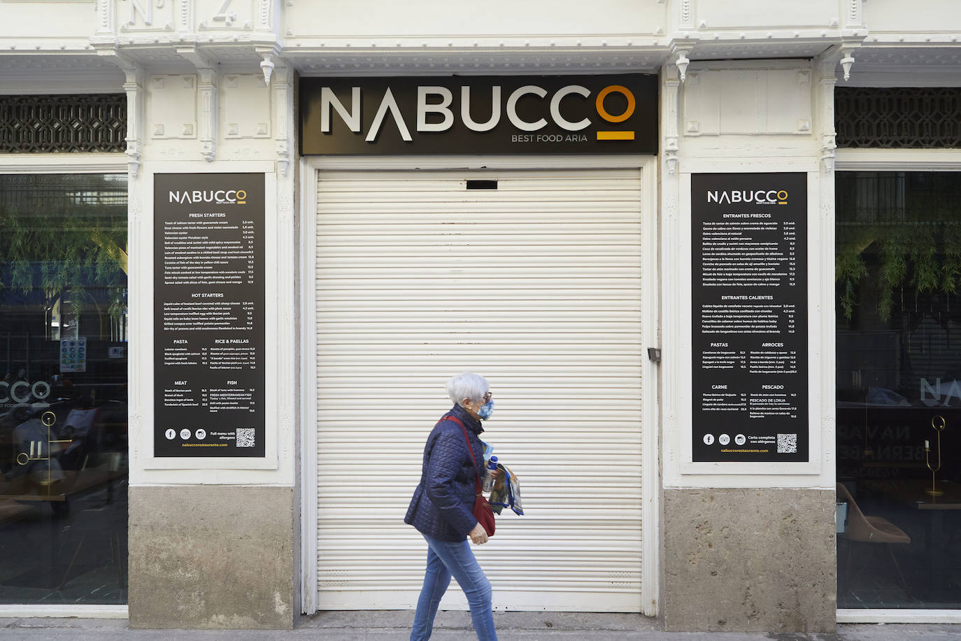 Decenas de bares y comercios del casco antiguo bajan la persiana, acorralados por las restricciones de aforo y los elevados alquileres, el 50% de los hosteleros de Valencia no seguirán abiertos en enero. 