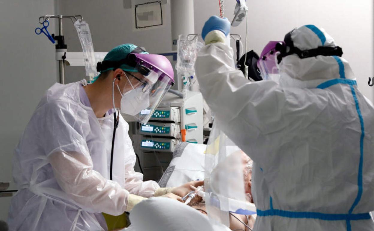 Pacientes en la UCI durante la pandemia del coronavirus.