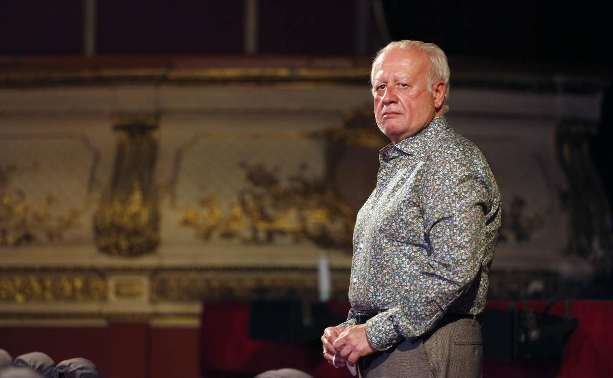 El actor Juan Echanove, ayer en el teatro Olympia de Valencia. 