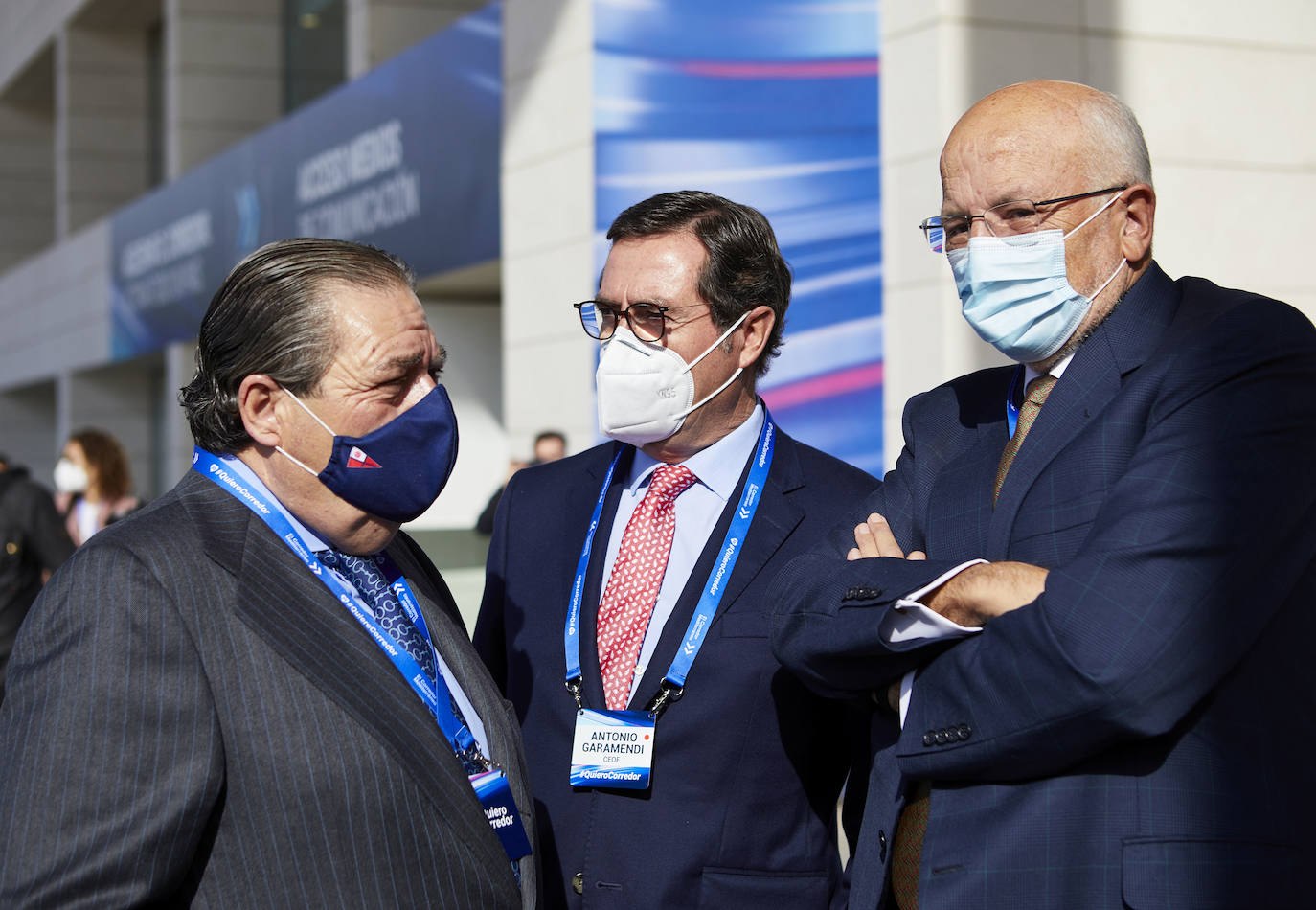 El presidente de la Generalitat, Ximo Puig, el ministro de Transportes, José Luis Ábalos, el presidente de la Asociación Valenciana de Empresarios (AVE), Vicente Boluda, y el presidente de Barceló Hotel Group, Simón Pedro Barceló, entre otros, han participado en el encuentro empresarial sobre el Corredor Mediterráneo que ha tenido lugar este jueves en Valencia.