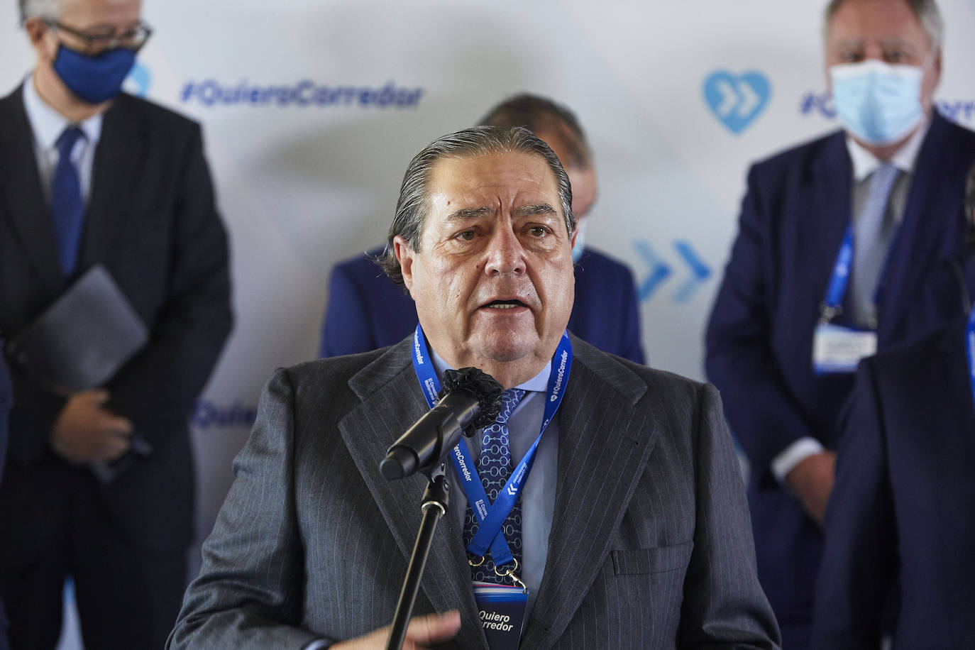 El presidente de la Generalitat, Ximo Puig, el ministro de Transportes, José Luis Ábalos, el presidente de la Asociación Valenciana de Empresarios (AVE), Vicente Boluda, y el presidente de Barceló Hotel Group, Simón Pedro Barceló, entre otros, han participado en el encuentro empresarial sobre el Corredor Mediterráneo que ha tenido lugar este jueves en Valencia.