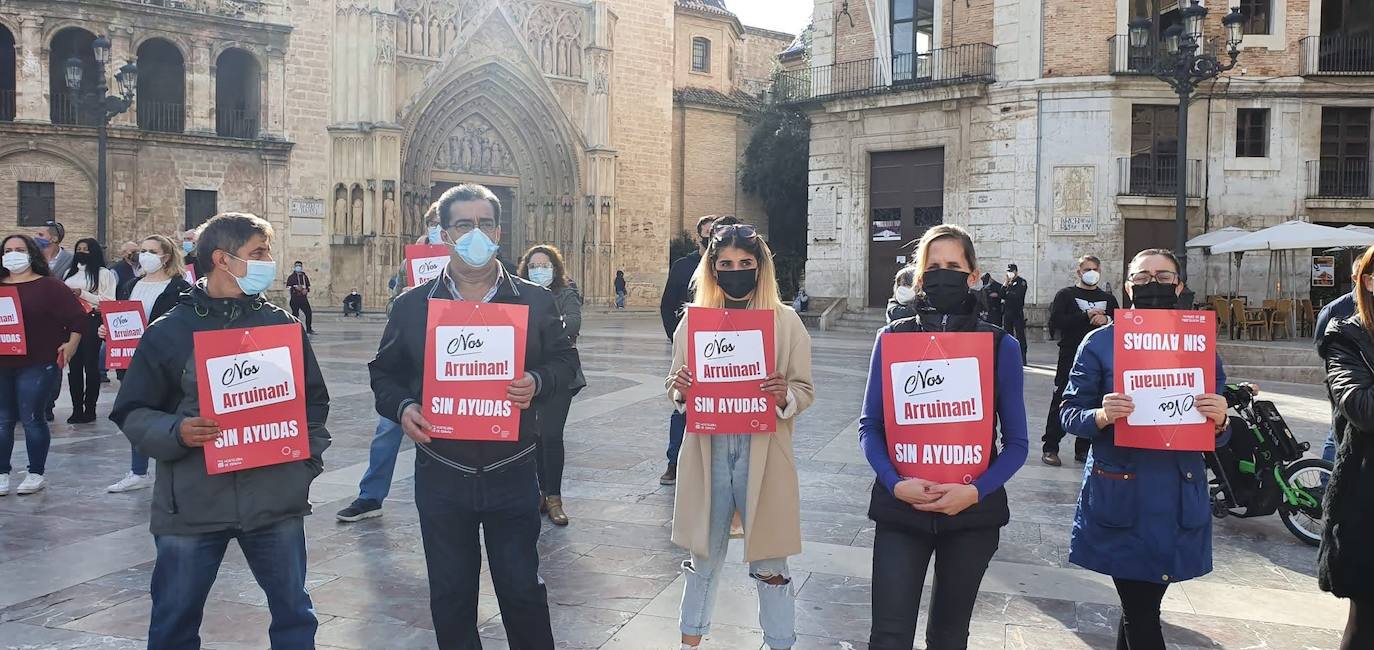 La hostelería se ha movilizado en Valencia para reivindicar de un plan de ayudas para la supervivencia del sector.