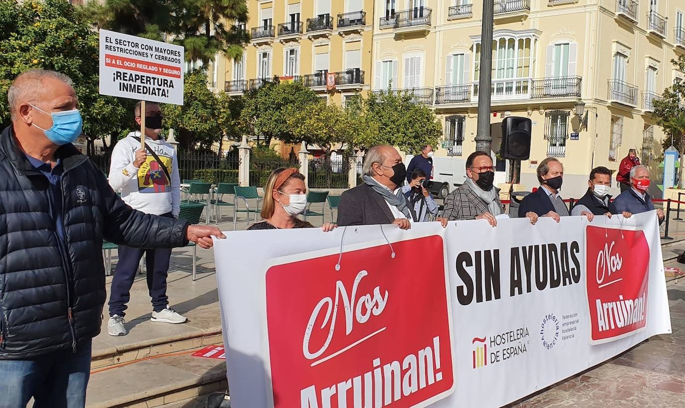 La hostelería se ha movilizado en Valencia para reivindicar de un plan de ayudas para la supervivencia del sector.