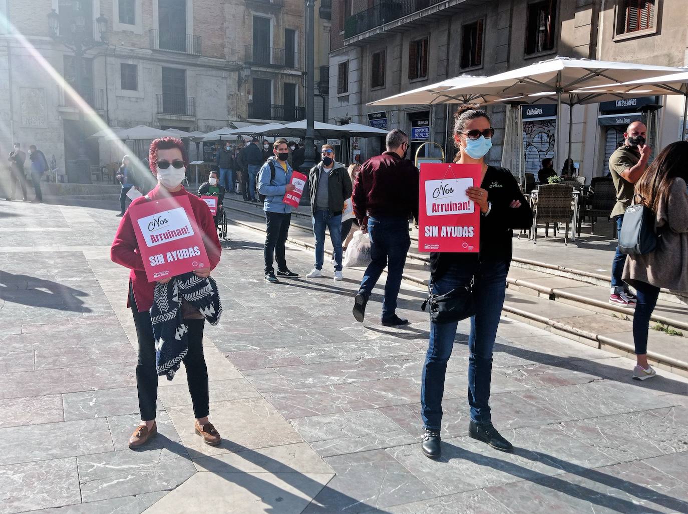 La hostelería se ha movilizado en Valencia para reivindicar de un plan de ayudas para la supervivencia del sector.