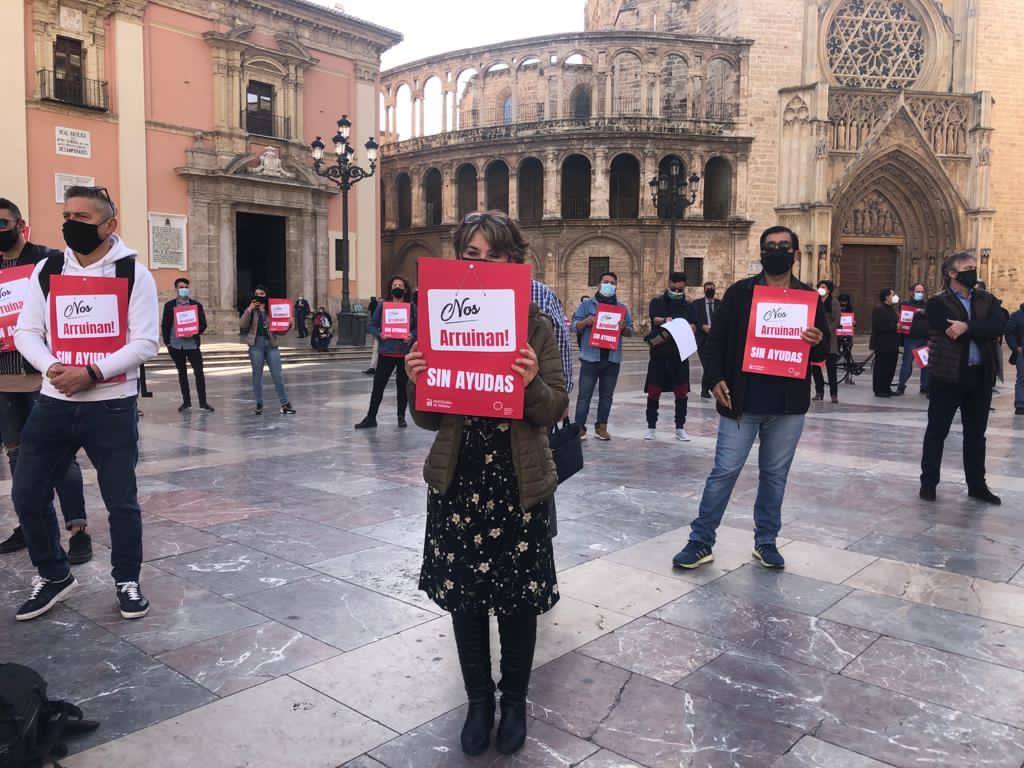 La hostelería se ha movilizado en Valencia para reivindicar de un plan de ayudas para la supervivencia del sector.