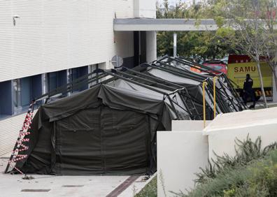 Imagen secundaria 1 - Carpas en el exterior del Hospital de Lliria.