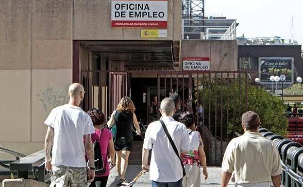 El paro crónico hunde a 58.400 valencianos