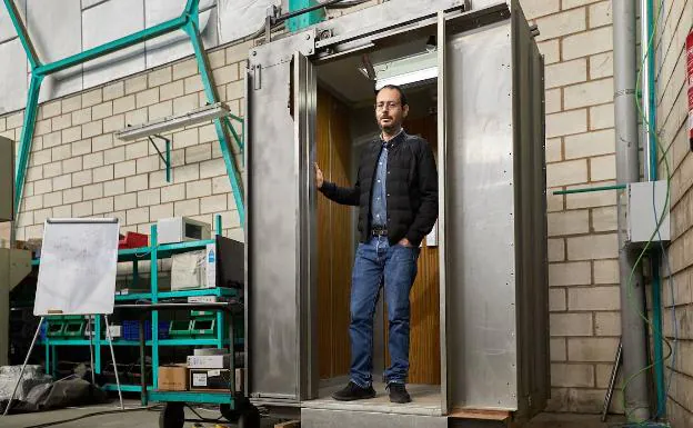 Un inventor de Dénia crea el ascensor 'anti-covid'