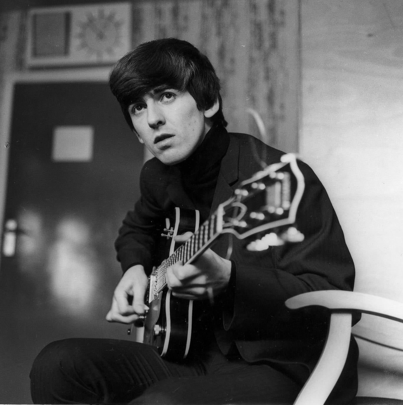 12.- George Harrison – 8,5 millones de dólares | Guitarrista y cantante de The Beatles. Murió el 29 de noviembre de 2001, a los 58 años. Motivo: Cáncer.