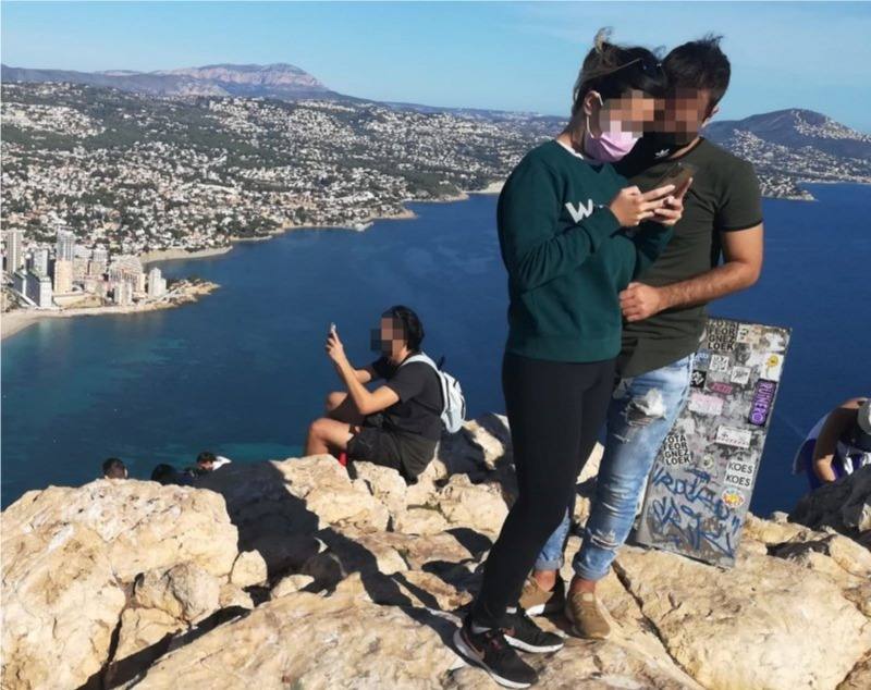 Los visitantes al paraje natural del Peñón d'Ifach alertan de la falta de control en los accesos para regular el aforo a la cumbre debido al Covid