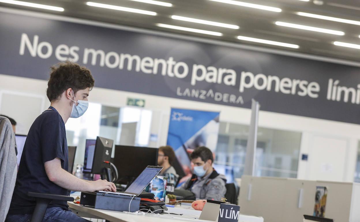 Interior de la sede de Lanzadera en la Marina de Valencia.