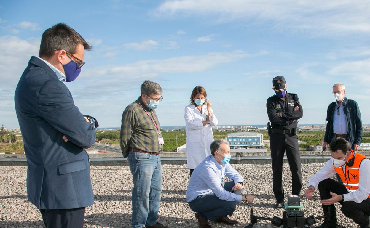 Una de las pruebas con drones realizadas en el Hospital de Gandia. 