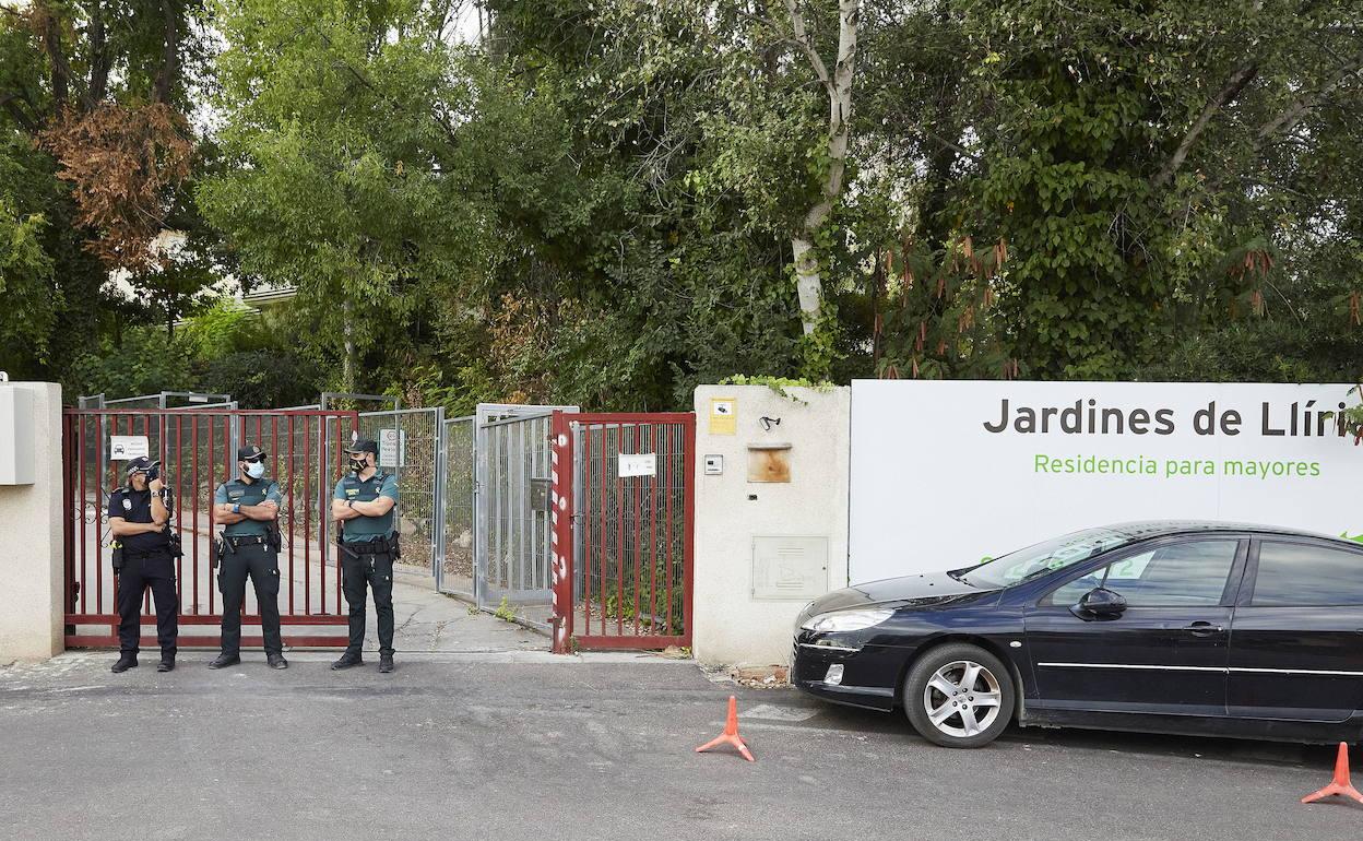 Entrada a la residencia Jardines de Llíria. 