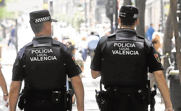 La policía impone 137 multas en fiestas ilegales en pisos en sólo dos semanas en Valencia