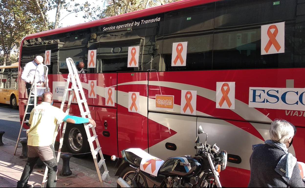 Protesta de autobuses en Valencia contra la ley Celaá.