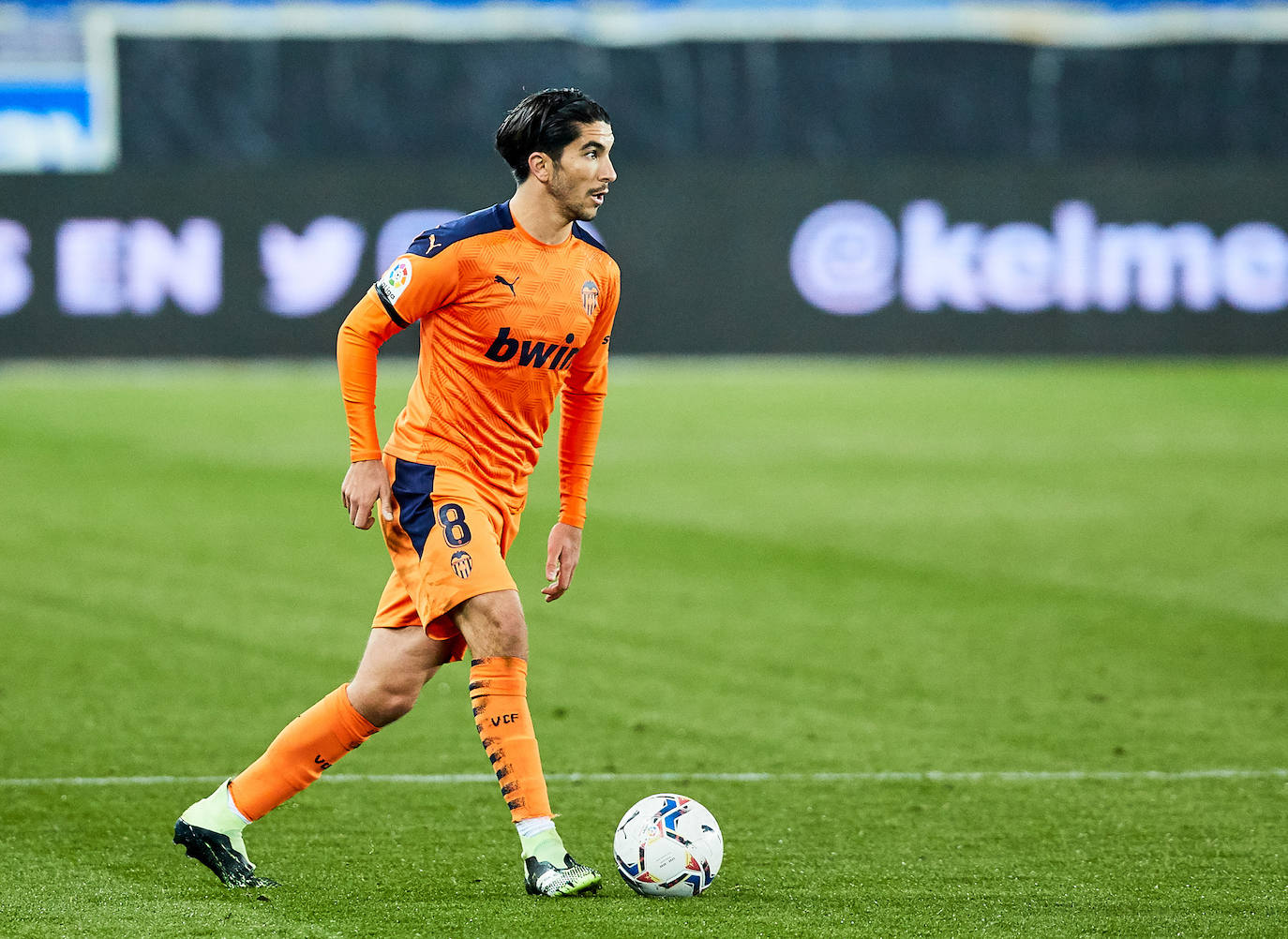 El Valencia rozó la remontada ante el Deportivo Alavés, pero se encontró con un Fernando Pacheco salvador, después de que su equipo firmara una gran primera mitad en la que consiguió una buena renta, pero no logró mantener la diferencia en la segunda parte y los visitantes igualaron el duelo (2-2) en la décima jornada de LaLiga Santander. 