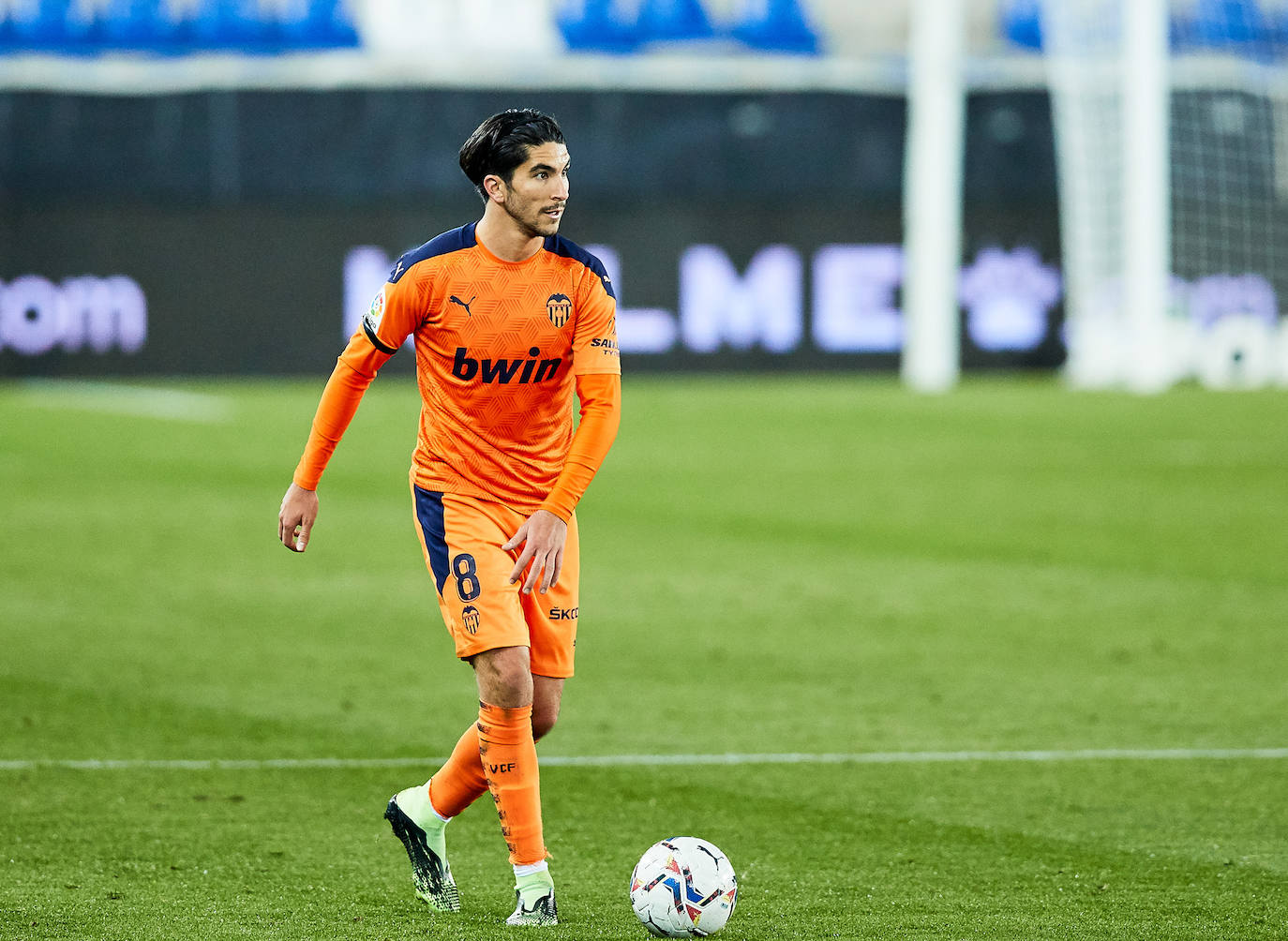 El Valencia rozó la remontada ante el Deportivo Alavés, pero se encontró con un Fernando Pacheco salvador, después de que su equipo firmara una gran primera mitad en la que consiguió una buena renta, pero no logró mantener la diferencia en la segunda parte y los visitantes igualaron el duelo (2-2) en la décima jornada de LaLiga Santander. 