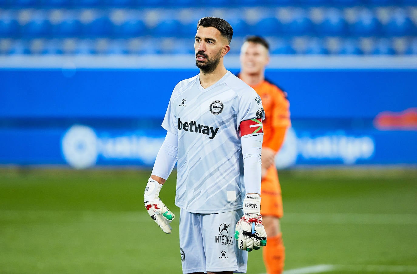 El Valencia rozó la remontada ante el Deportivo Alavés, pero se encontró con un Fernando Pacheco salvador, después de que su equipo firmara una gran primera mitad en la que consiguió una buena renta, pero no logró mantener la diferencia en la segunda parte y los visitantes igualaron el duelo (2-2) en la décima jornada de LaLiga Santander. 