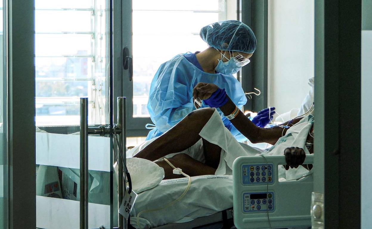 Sanidad notifica 25.886 nuevos casos y 512 muertes por covid-19 el fin de semana