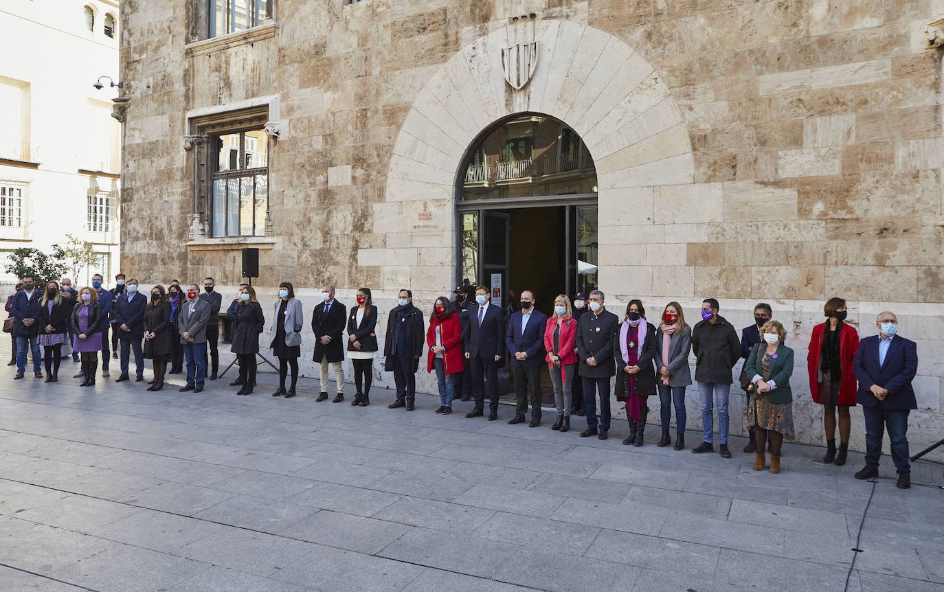 Fotos: Concentración en Valencia por el Día Internacional de la Eliminación de la Violencia contra la Mujer 2020