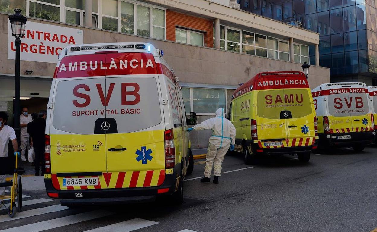 Tres personas resultan heridas por el derrumbe de parte de una vivienda en Cox