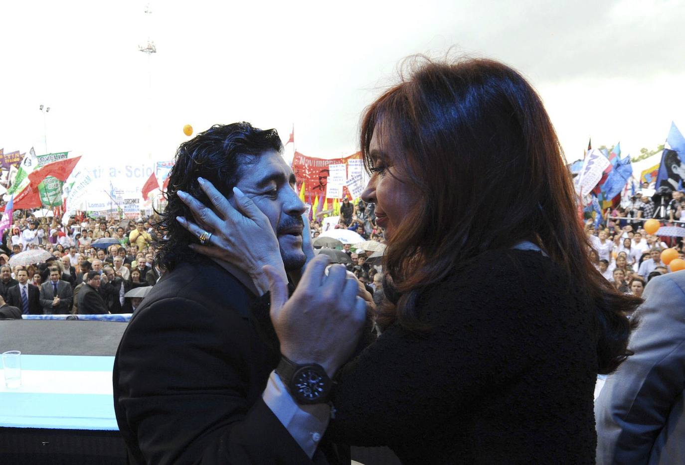 Maradona junto a Cristina Fernández de Kirchner (2010).