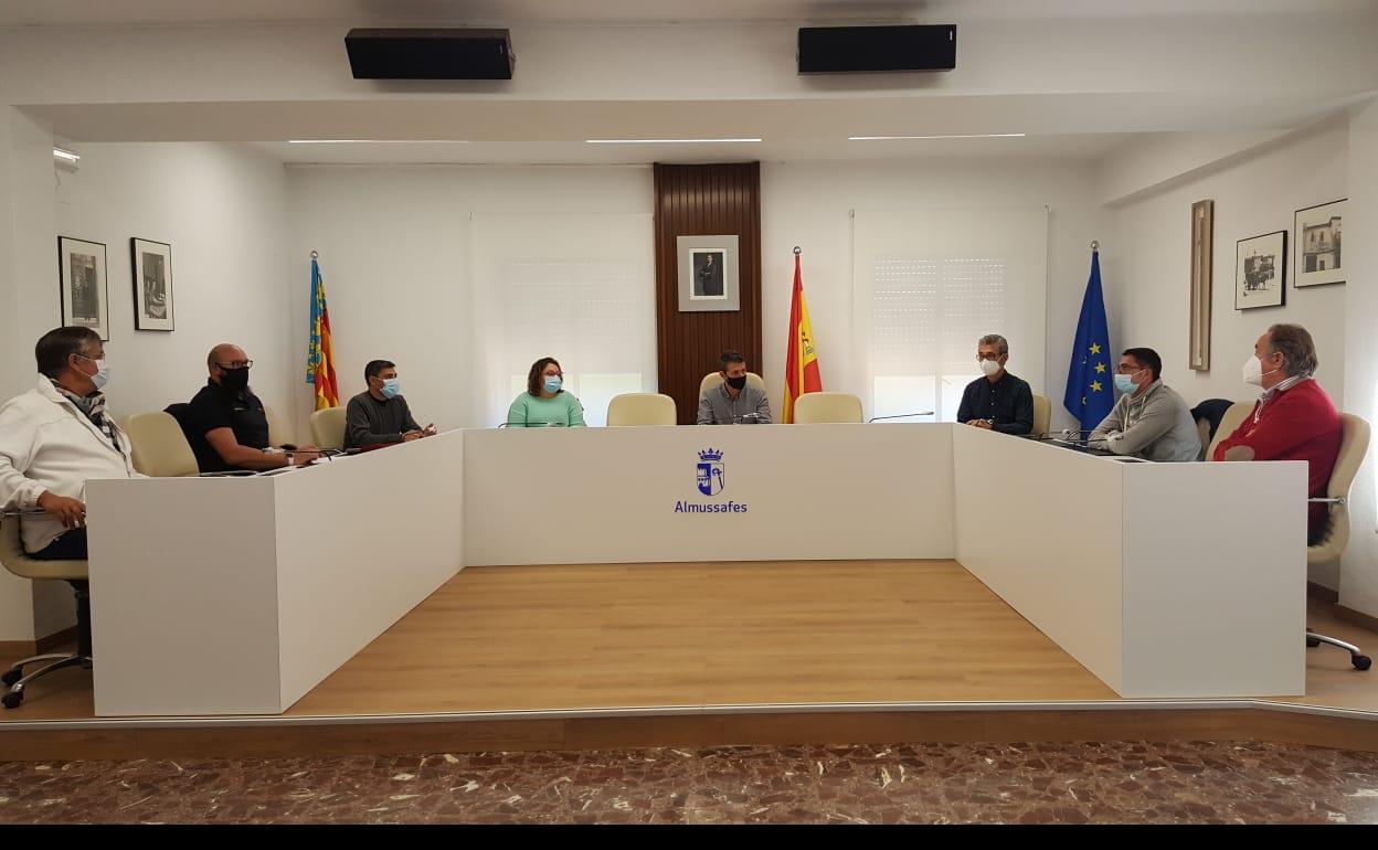 Reunión entre representantes sindicales y el Ayuntamiento. 