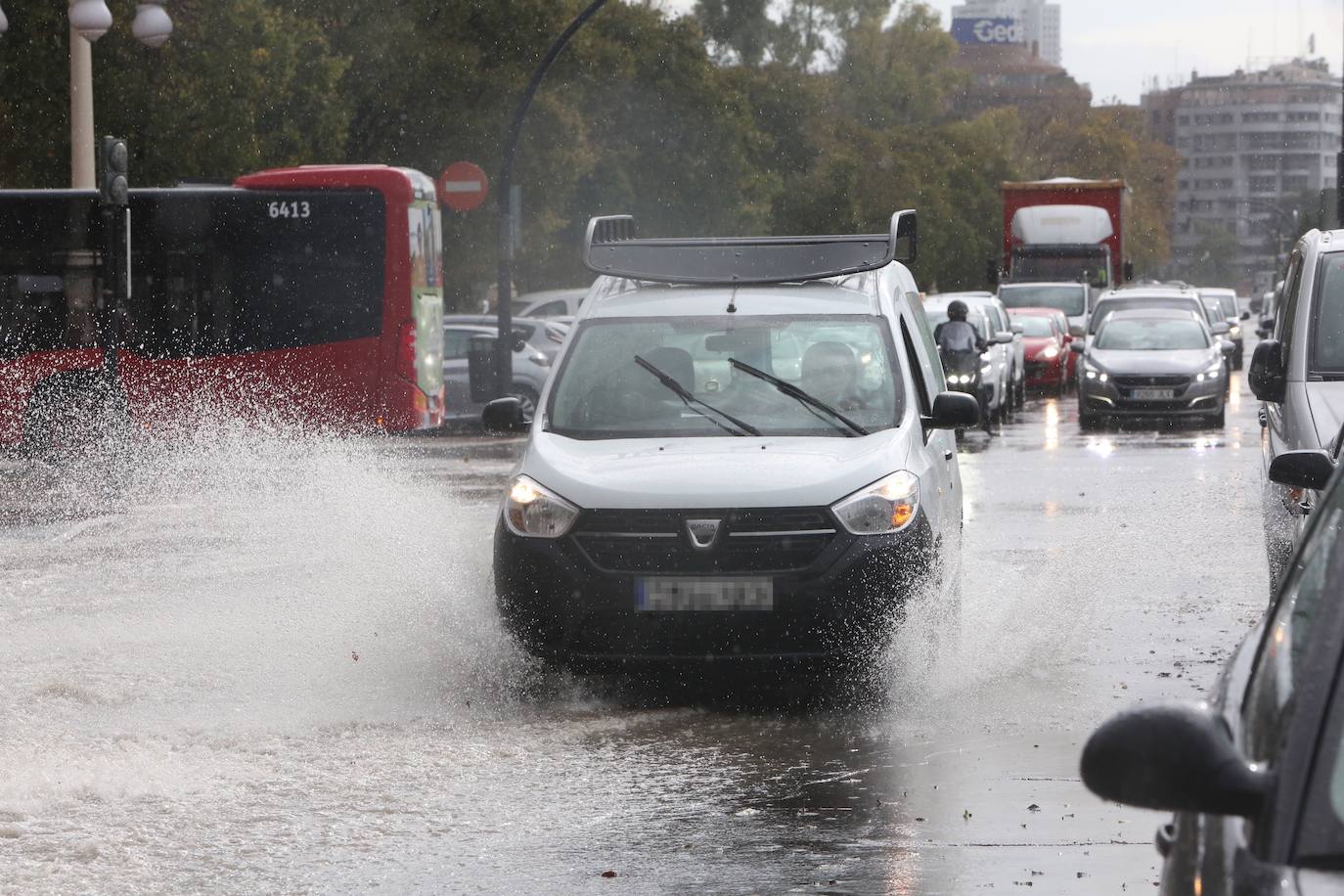 Fuerte tromba de agua en la ciudad de Valencia.