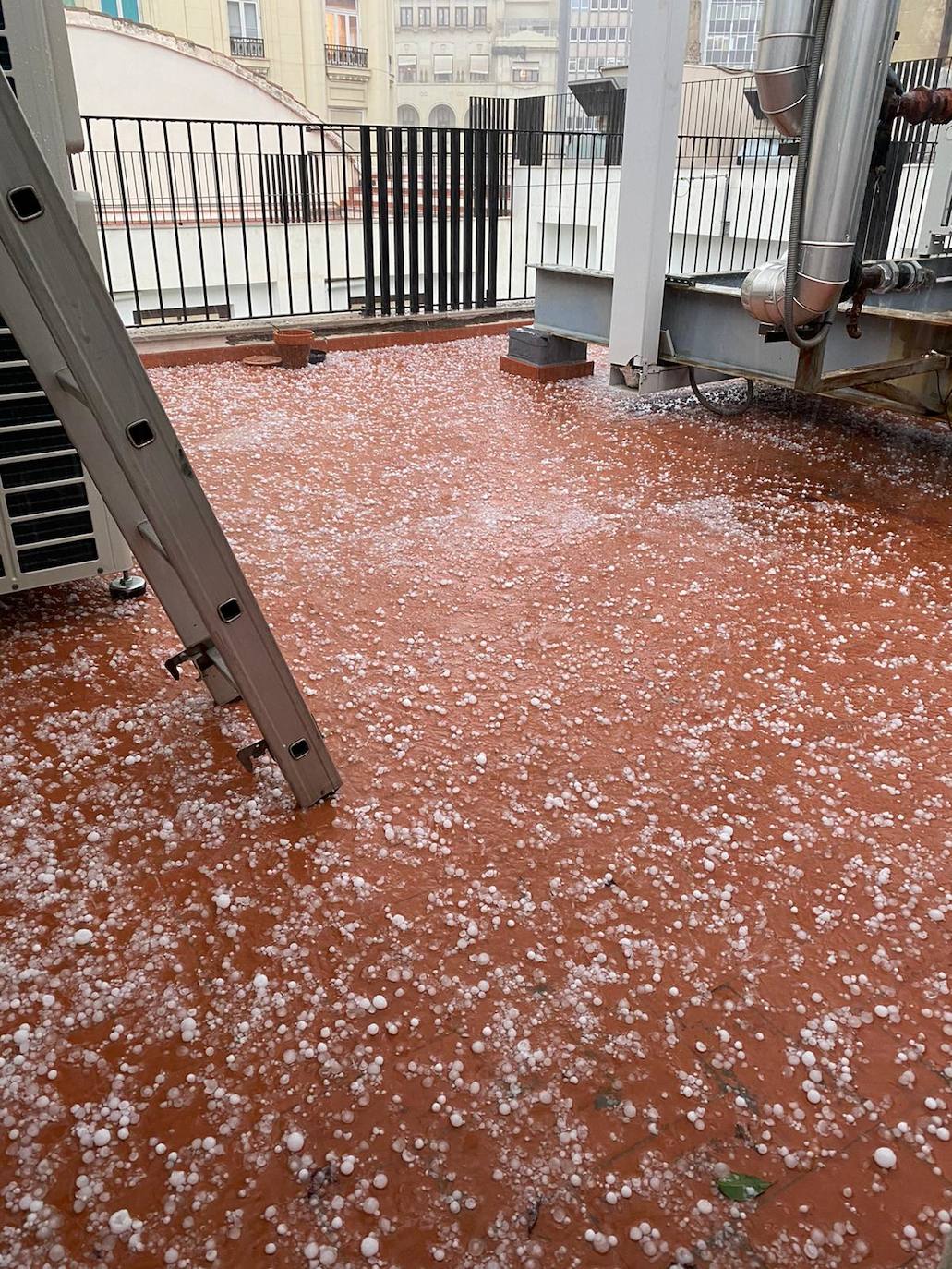 Fotos: Una borrasca deja fuertes lluvias y tormentas en la Comunitat