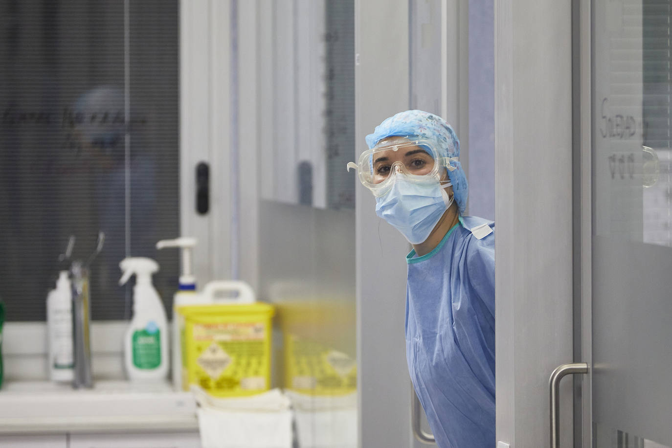 Así se trabaja en el Hospital Arnau de Vilanova de Valencia durante la segunda ola del coronavirus.