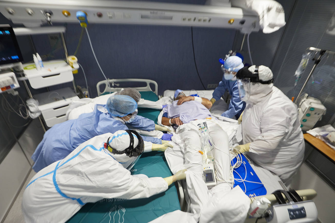 Así se trabaja en el Hospital Arnau de Vilanova de Valencia durante la segunda ola del coronavirus.