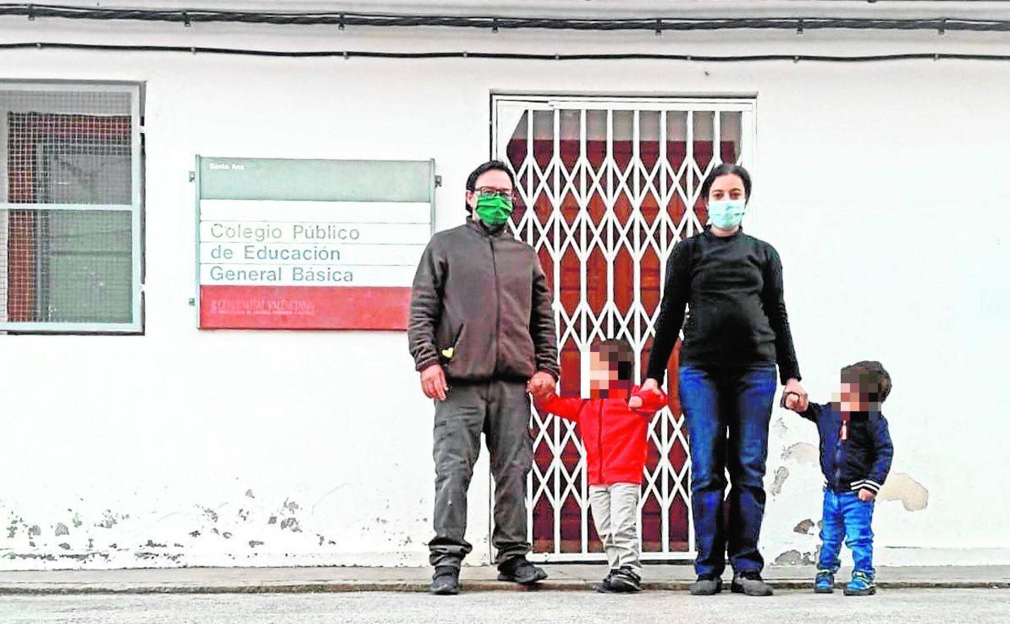 Charo y María Castells en su centro de educación infantil, que cumple 25 años. iván arlandis