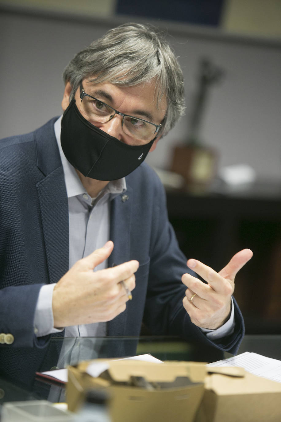 En conmemoración del Día Internacional de las Personas con Discapacidad LAS PROVINCIAS y Caixa Popular convocaron una mesa de expertos en la que participaron Elena Albert, directora general de Diversidad Funcional; Enrique Llin, presidente del Consejo Territorial de la ONCE en la Comunitat Valenciana; Miguel Montagut, director de Zona de Caixa Popular; Albert Marí, tesorero de COCEMFE Valencia; y María Escrivà, gerente de Impremta La Plaça, empresa pionera en integración.