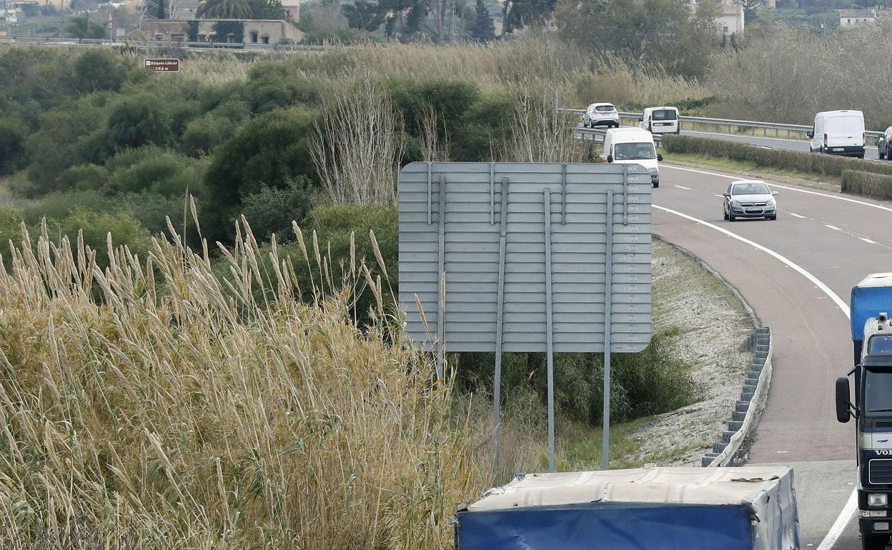 Tramo de la AP-7 cercano a la zona propuesta para realizar la nueva conexión. 