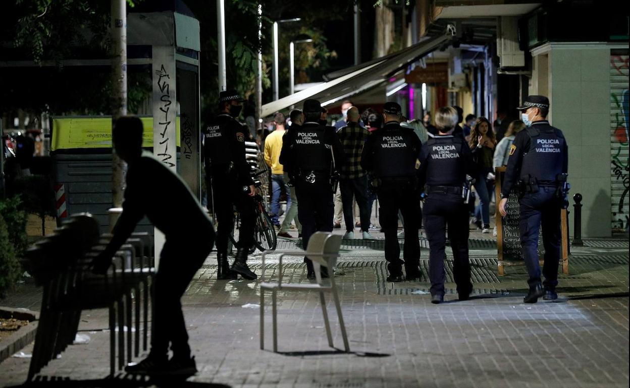 El Consell valora retrasar a la 1 o 1.30 de la madrugada el toque de queda durante los días señalados de la Navidad en la Comunitat Valenciana