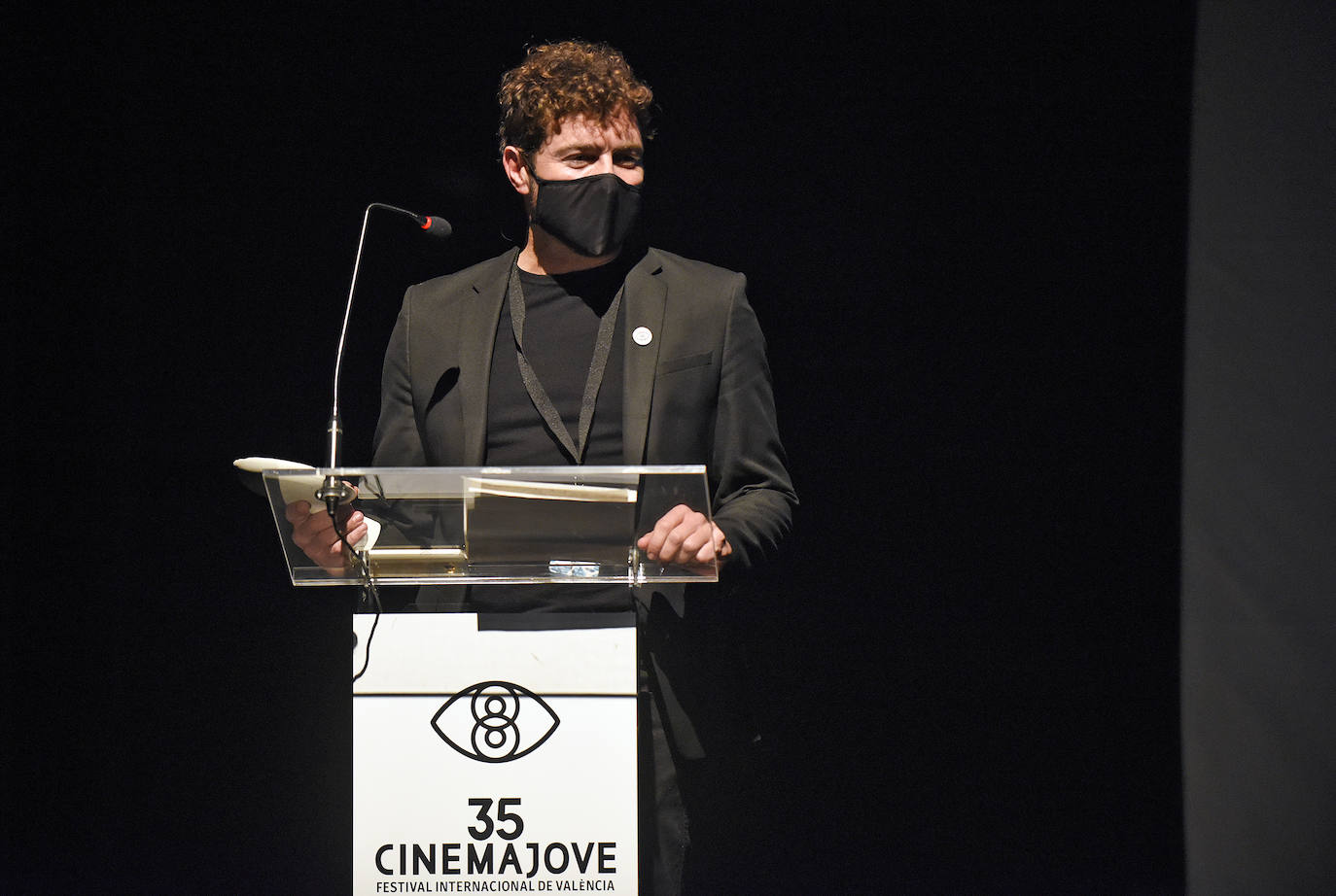 La 35 edición del festival Cinema Jove de Valencia ha arrancado este sábado por la tarde en el Teatro Rialto de la ciudad. La apertura del evento cinematográfico ha contado con la entrega de los premios Futuro de Cine a la actriz Gloria March y al actor Raúl Navarro, como han informado desde la organización. El festival sigue hasta el día 9.